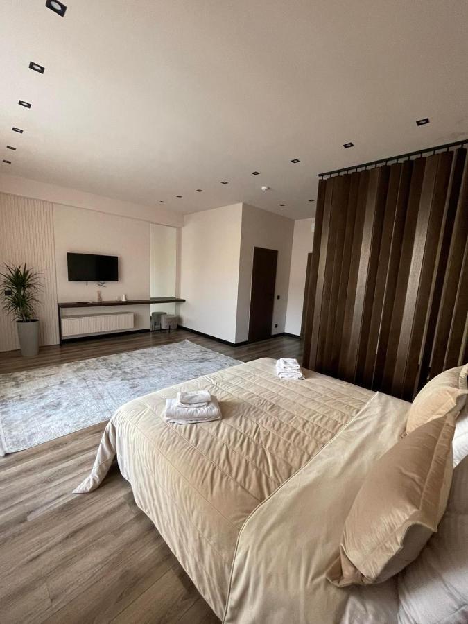 Garden Plaza Hotel Neresnytsya Exterior foto